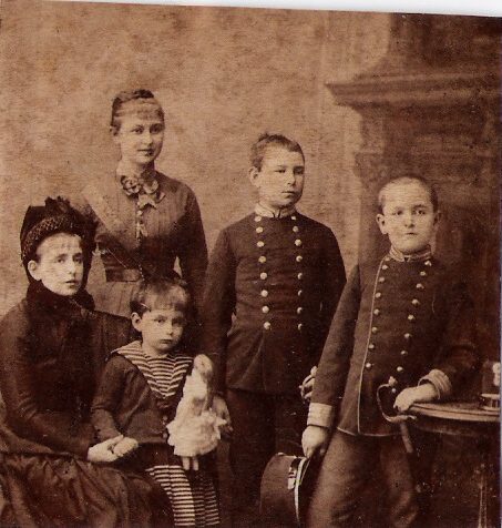 Berchtoldovi Marie,Otokar,Karel, Gizela s matkou z Neznašova